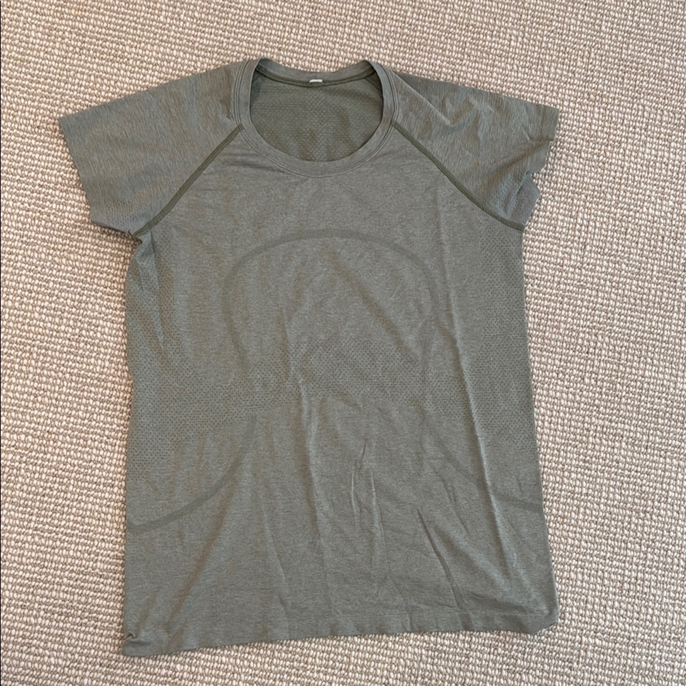Women's Gray Short Sleeve Top